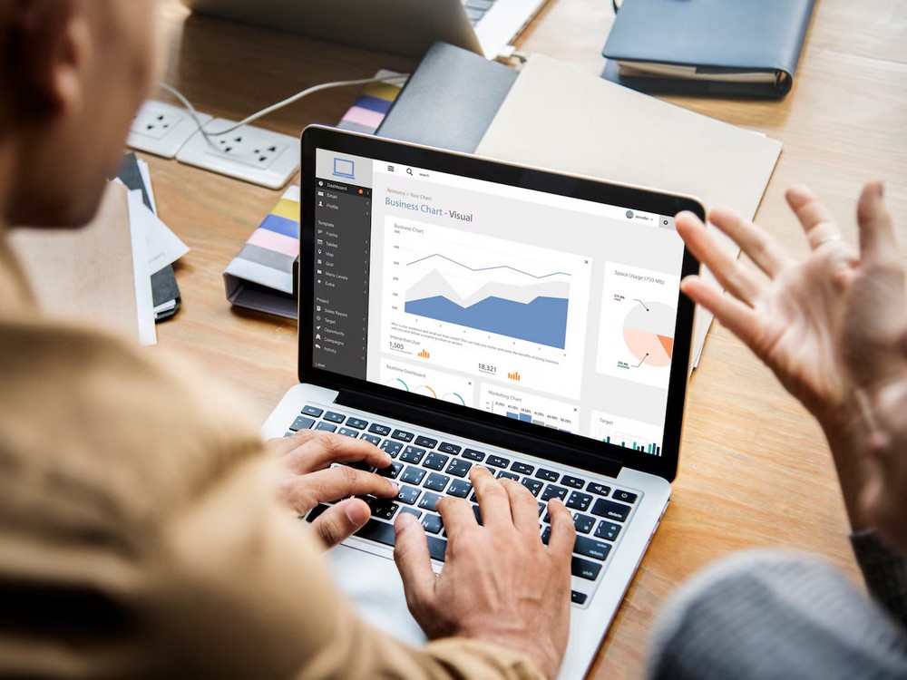 Se você quer que sua empresa apareça, gere tráfego qualificado e conquiste clientes reais, precisa ir além: precisa investir em SEO desde o primeiro tijolo da sua presença online.